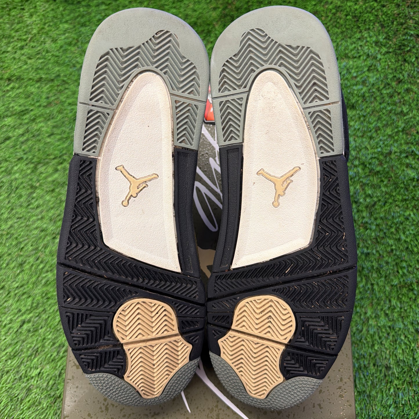 Air Jordan 4 Retro SE Craft 'Olive'
