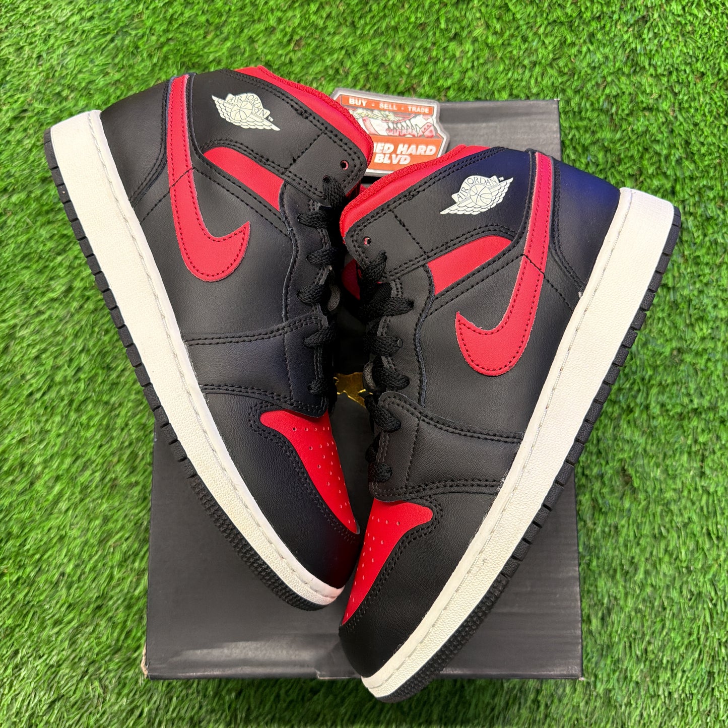 Air Jordan 1 Mid GS 'Bred Twist'