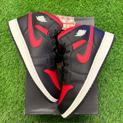 Air Jordan 1 Mid GS 'Bred Twist'