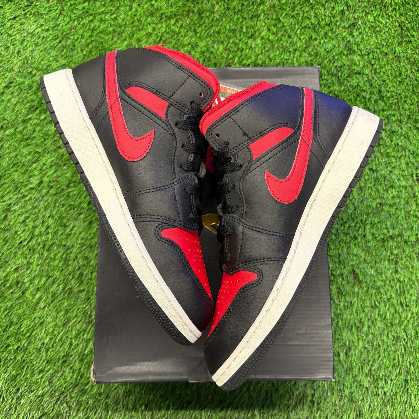 Air Jordan 1 Mid GS 'Bred Twist'