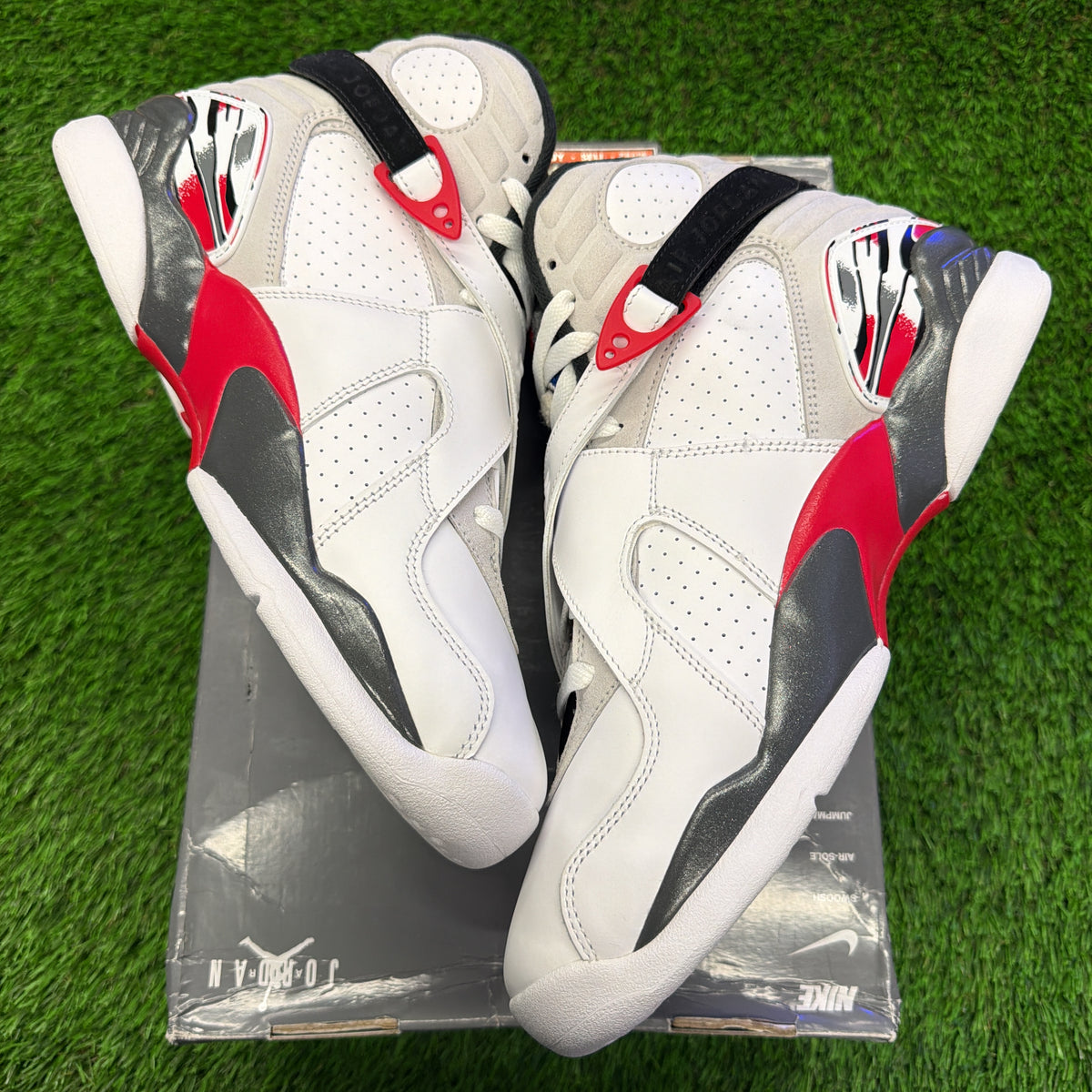 Air Jordan 8 Retro 'Bugs Bunny' 2025