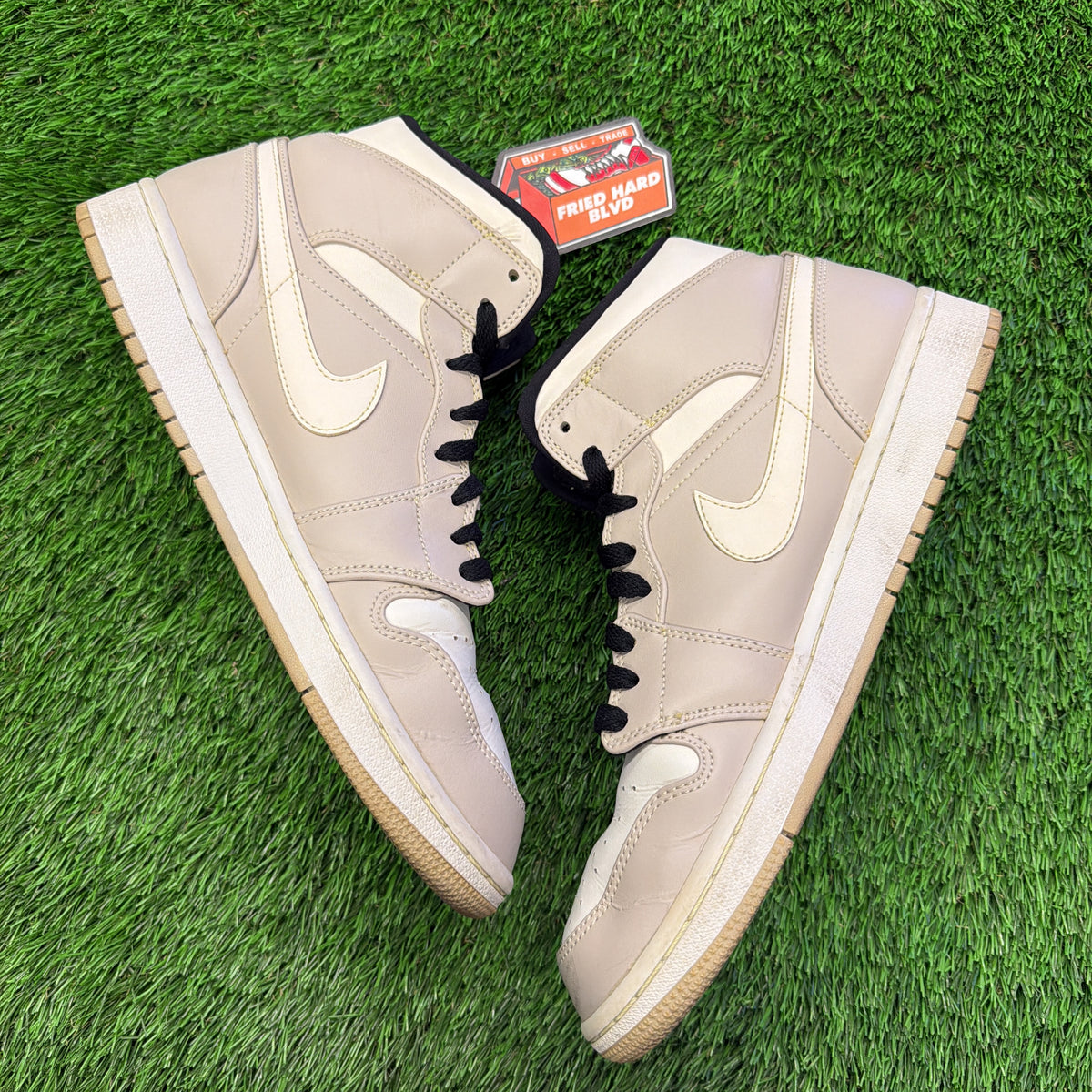Air Jordan 1 Mid 'Desert Sand'