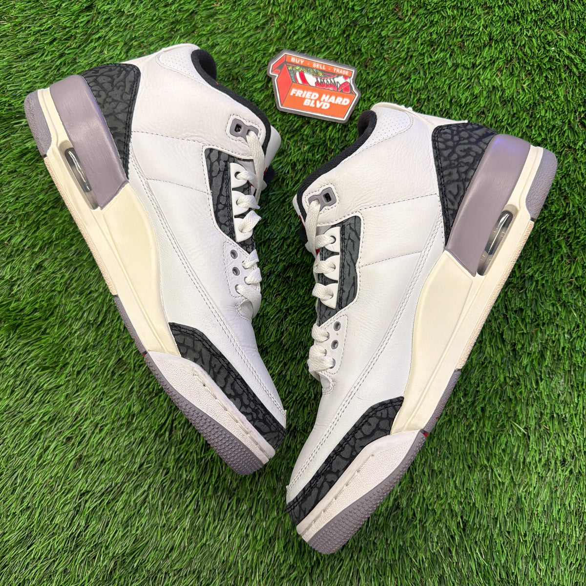 Jordan 3 Retro Cement Grey SIZE 9M/10.5W