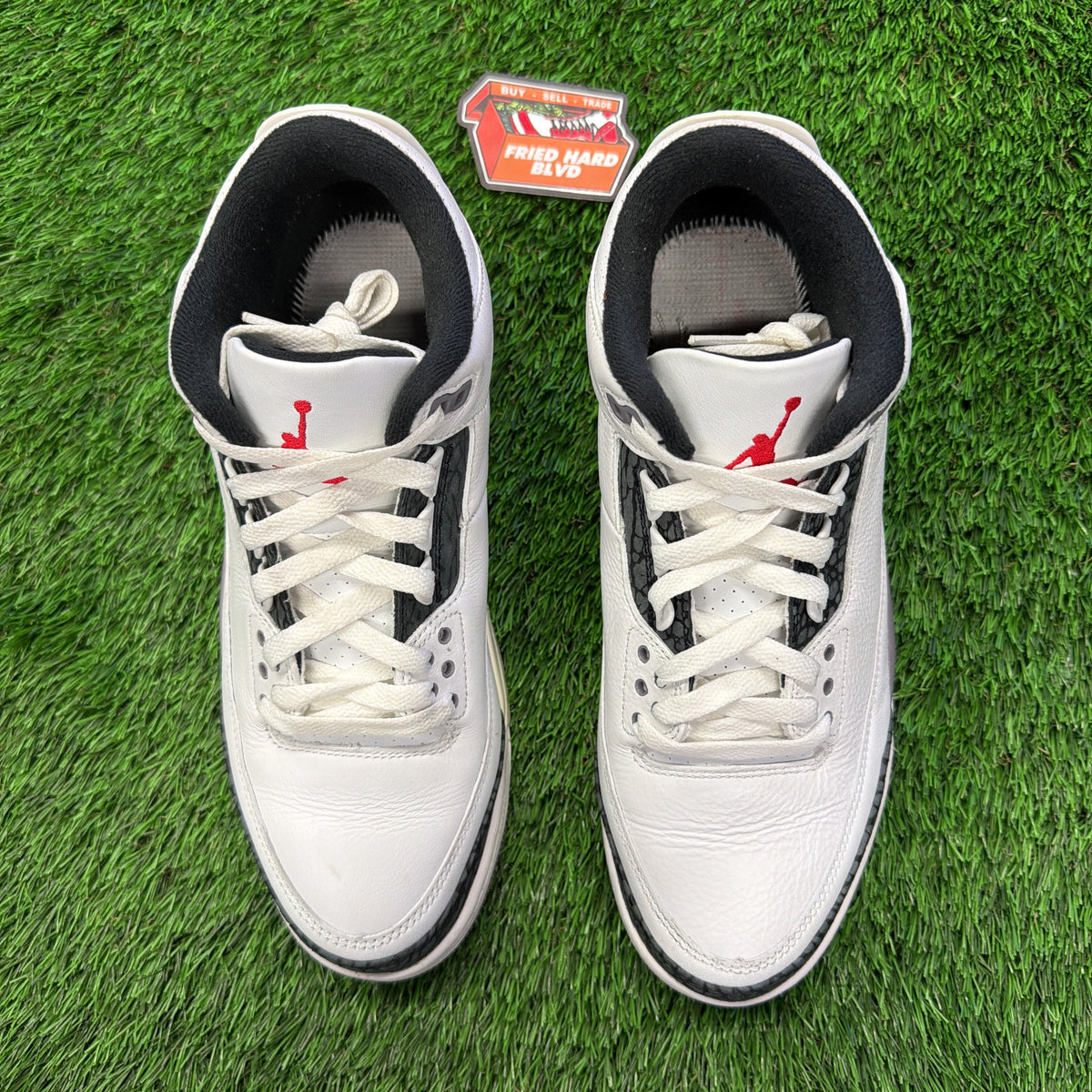 Jordan 3 Retro Cement Grey SIZE 9M/10.5W