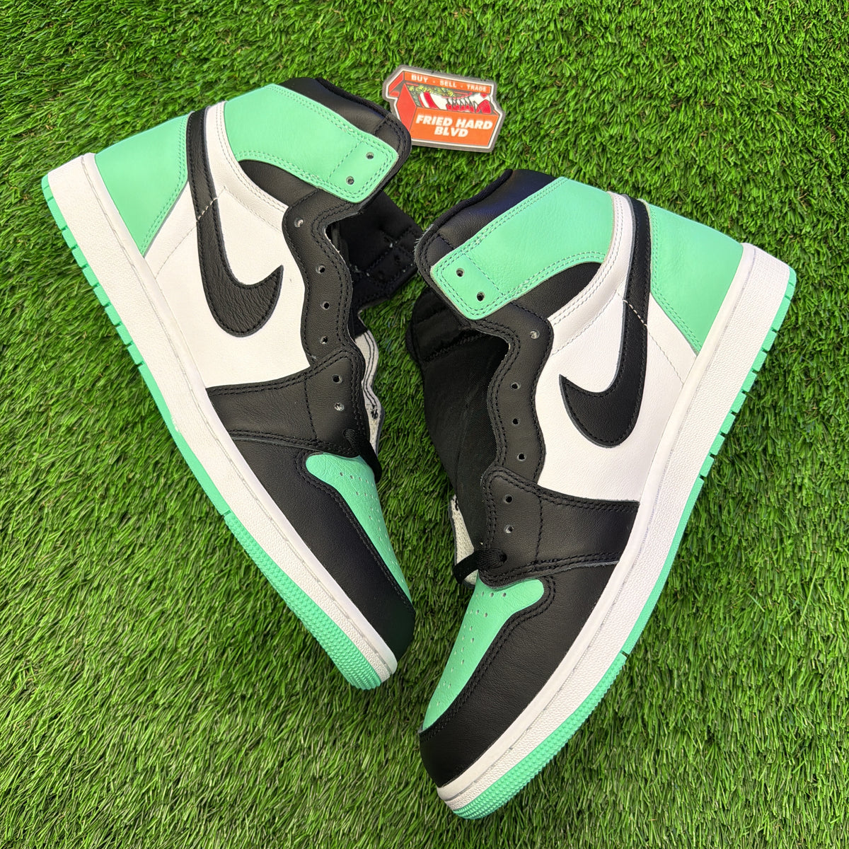 Air Jordan 1 Retro High OG 'Green Glow'