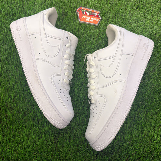 Nike Air Force 1 '07 'Triple White' SIZE 9M/10.5W