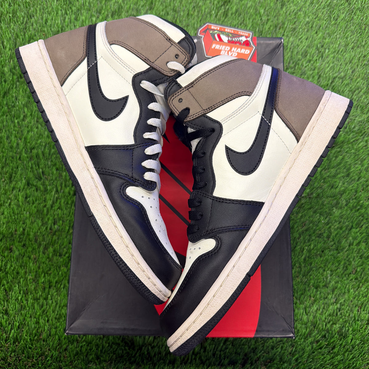 Air Jordan 1 Retro High OG 'Dark Mocha' SIZE 10M/11.5W