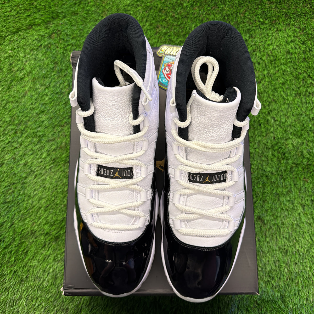 Air Jordan 11 Retro 'Gratitude / Defining Moments' SIZE 13M/14.5W