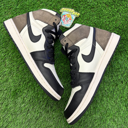 Jordan 1 Retro High Dark Mocha SIZE 10.5M/12W