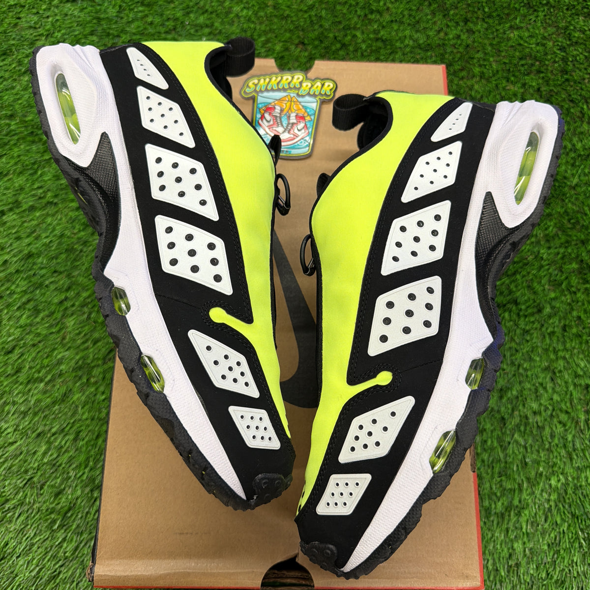 Nike Air Max Sunder Volt Black (Women's) SIZE 12M/13.5W