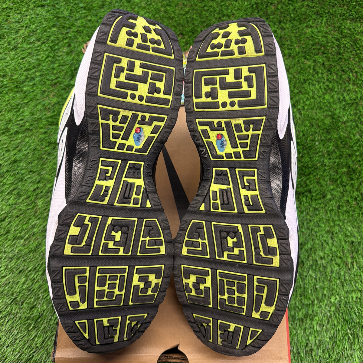 Nike Air Max Sunder Volt Black (Women's) SIZE 12M/13.5W