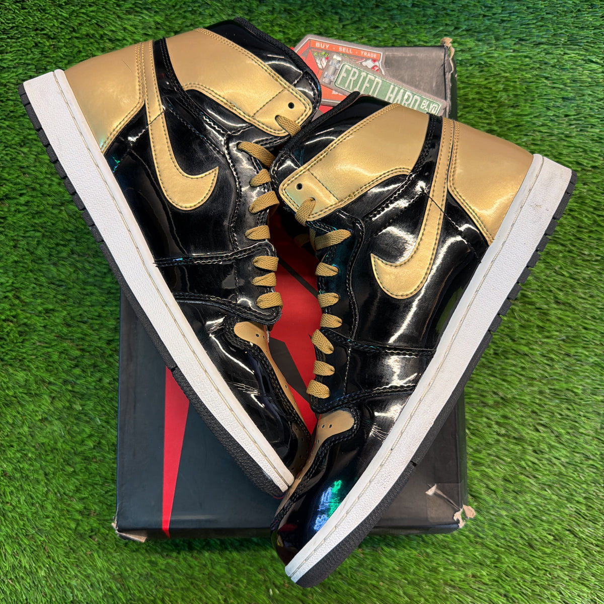 Air Jordan 1 Retro High OG NRG 'Gold Toe' SIZE 10.5M/12W