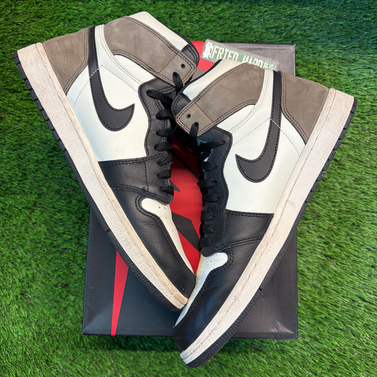 Air Jordan 1 Retro High OG 'Dark Mocha' SIZE 11.5M/13W