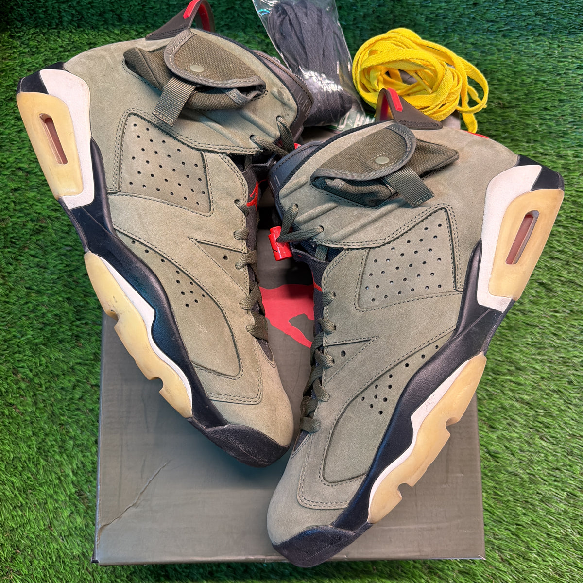 Travis Scott x Air Jordan 6 Retro 'Olive' SIZE 12M/13.5W