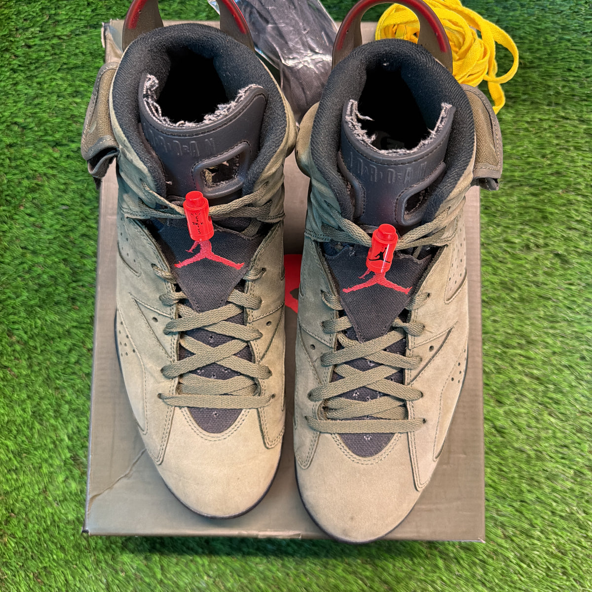 Travis Scott x Air Jordan 6 Retro 'Olive' SIZE 12M/13.5W