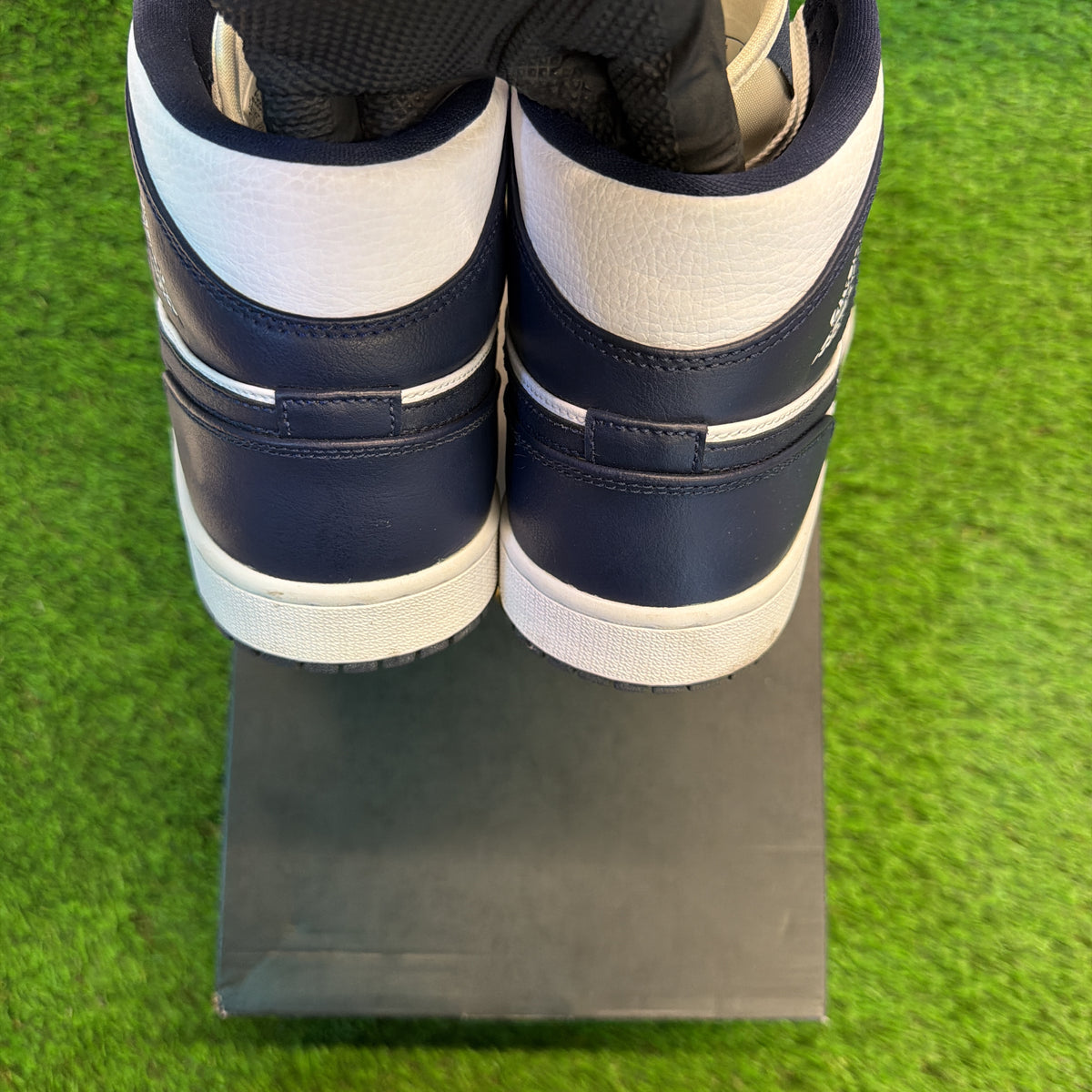 Air Jordan 1 Retro Mid 'Obsidian' SIZE 10.5M/12W
