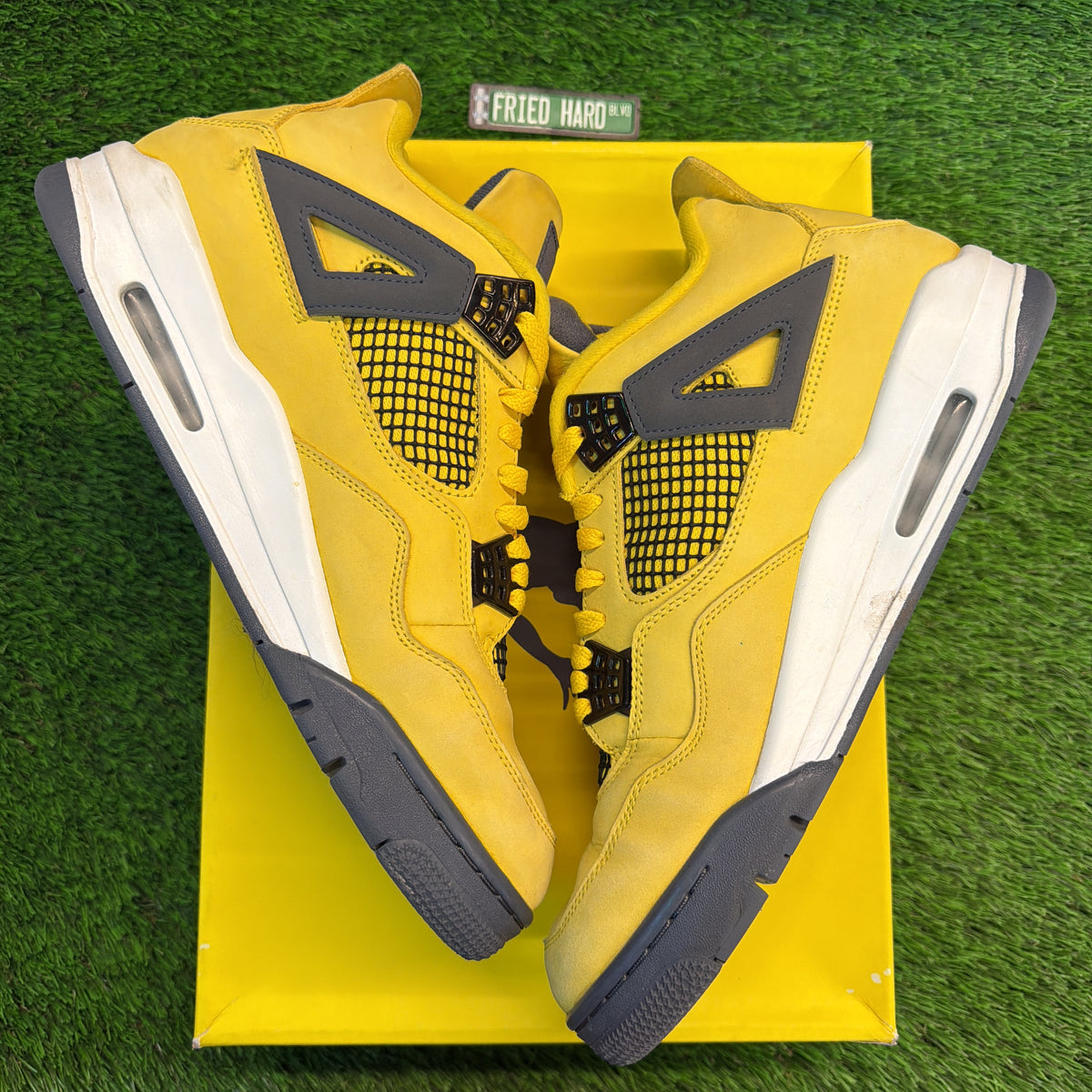 Air Jordan 4 Retro 'Lightning' 2021 SIZE 12M/13.5W