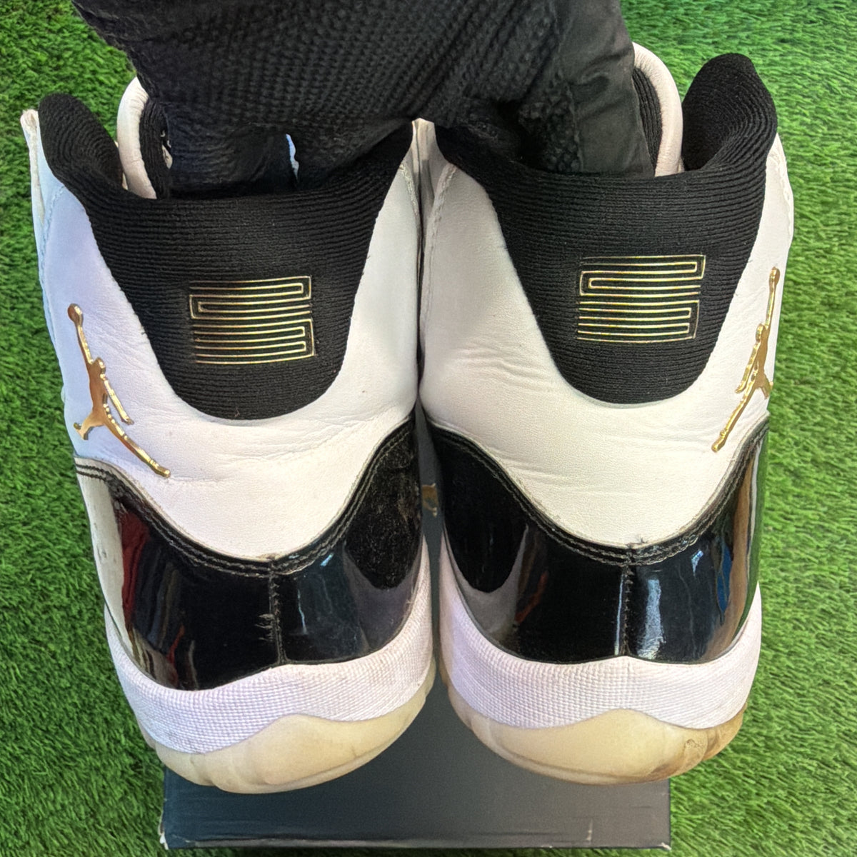 Air Jordan 11 Retro 'Gratitude / Defining Moments' SIZE 12M/13.5W