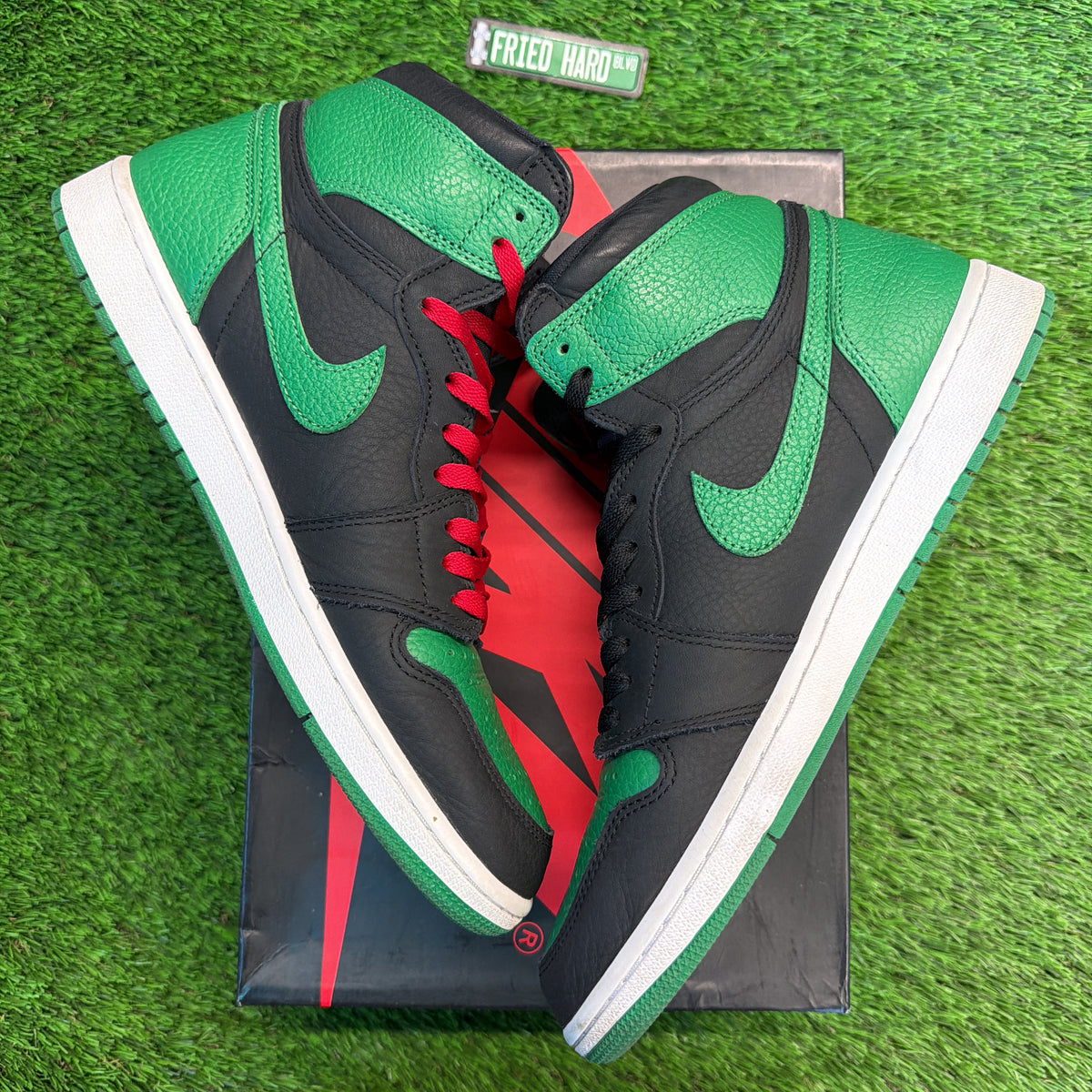 Air Jordan 1 Retro High OG 'Pine Green 2.0' SIZE 11M/12.5W
