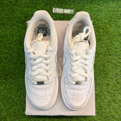 Air Force 1 Triple White (GS) SIZE 6Y/7.5W