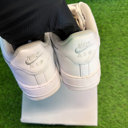 Air Force 1 Triple White (GS) SIZE 6Y/7.5W