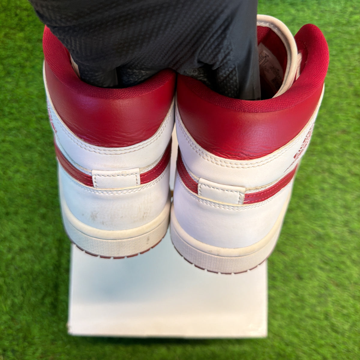 Wmns Air Jordan 1 Mid 'White Pomegranate' SIZE 6.5Y/8W