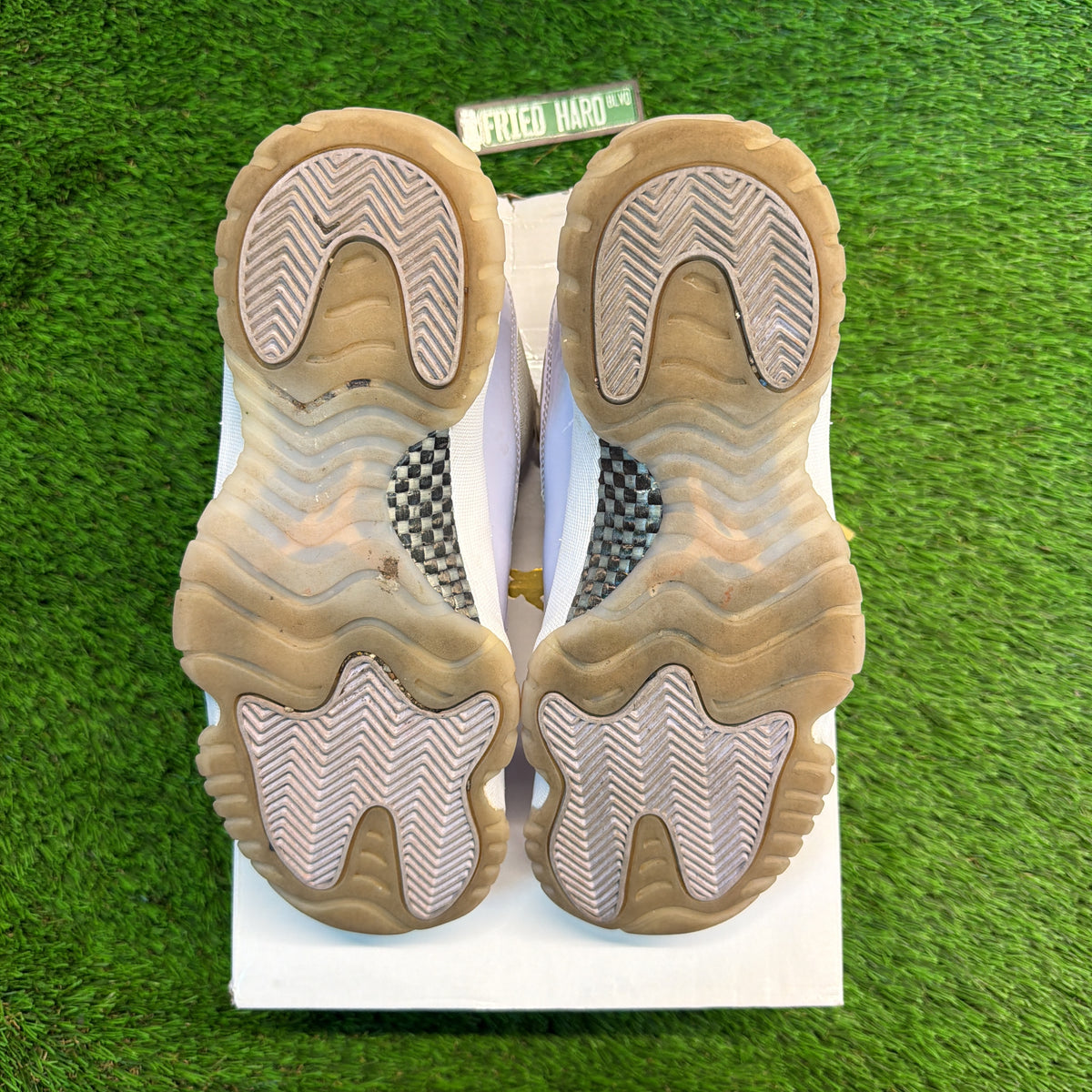 Wmns Air Jordan 11 Retro Low 'Pure Violet' SIZE 6.5Y/8W