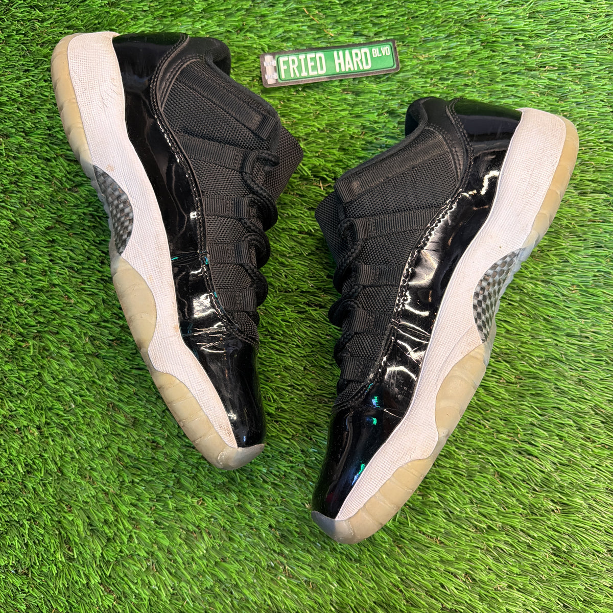 Jordan 11 Retro Low Space Jam (GS) SIZE 7Y/8.5W