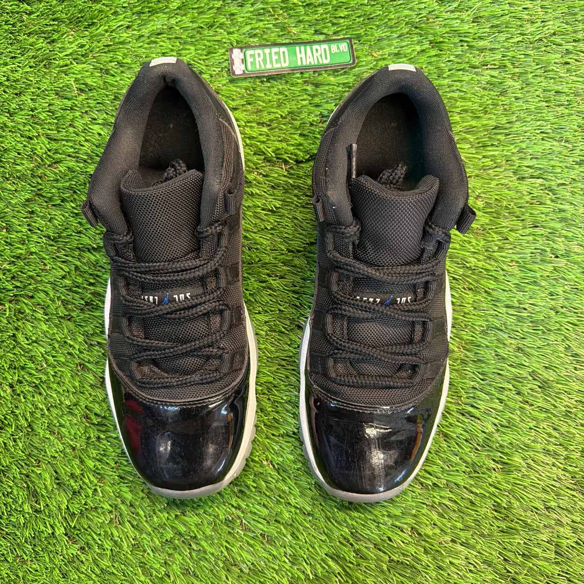 Jordan 11 Retro Low Space Jam (GS) SIZE 7Y/8.5W