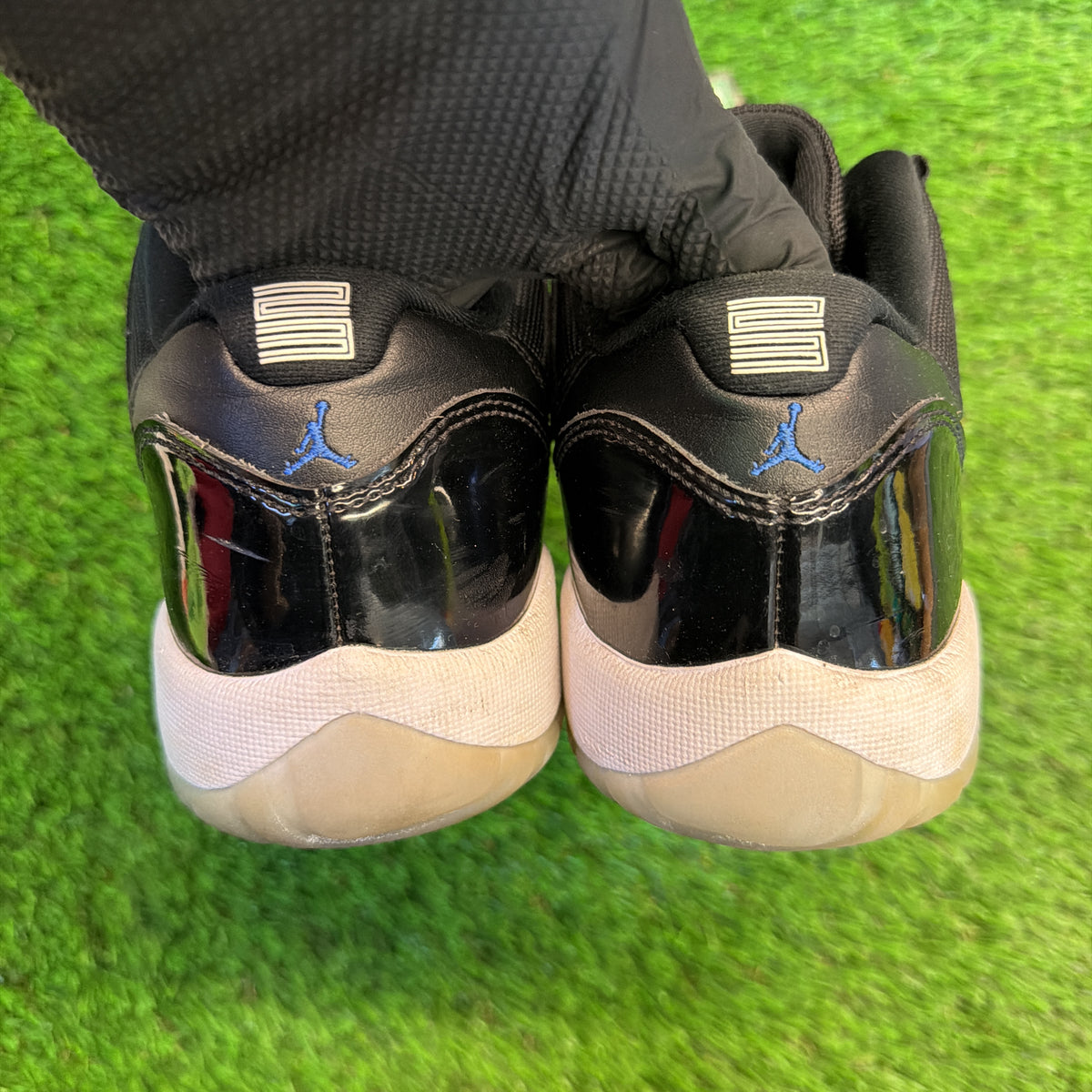Jordan 11 Retro Low Space Jam (GS) SIZE 7Y/8.5W