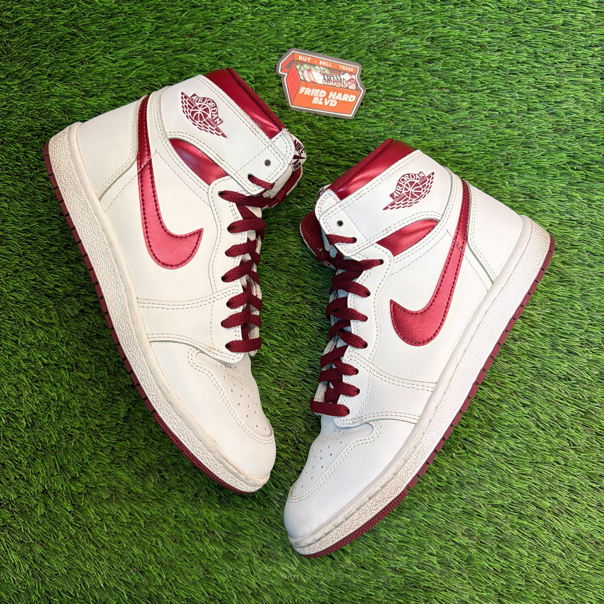 Air Jordan 1 Retro High '85 OG 'Metallic Burgundy' SIZE 9.5M/11W