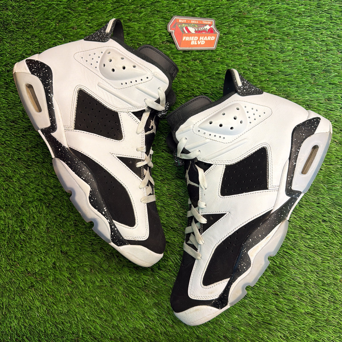 Air Jordan 6 Retro 'Oreo' 2026 SIZE 11M/12.5W