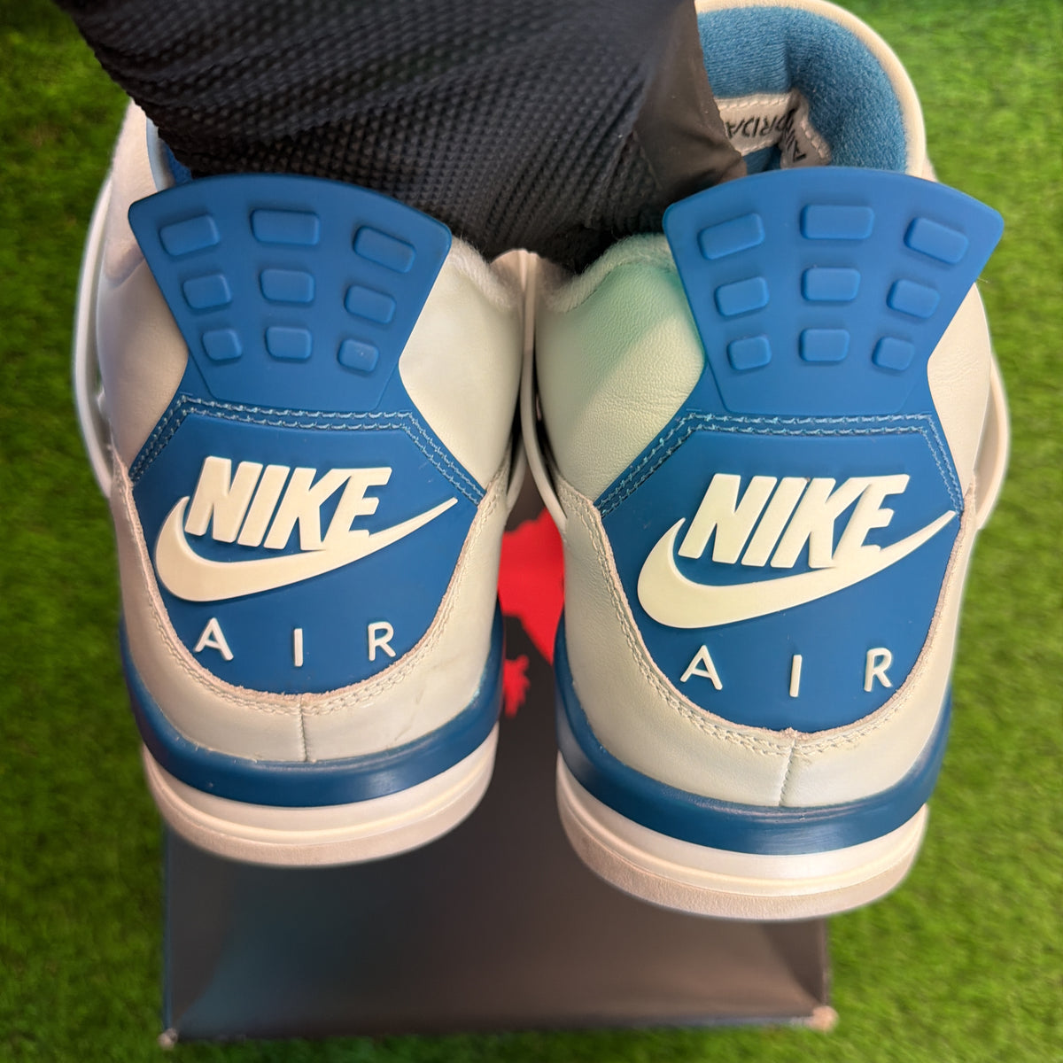 Air Jordan 4 Retro 'Military Blue' 2024 SIZE 12M/13.5W