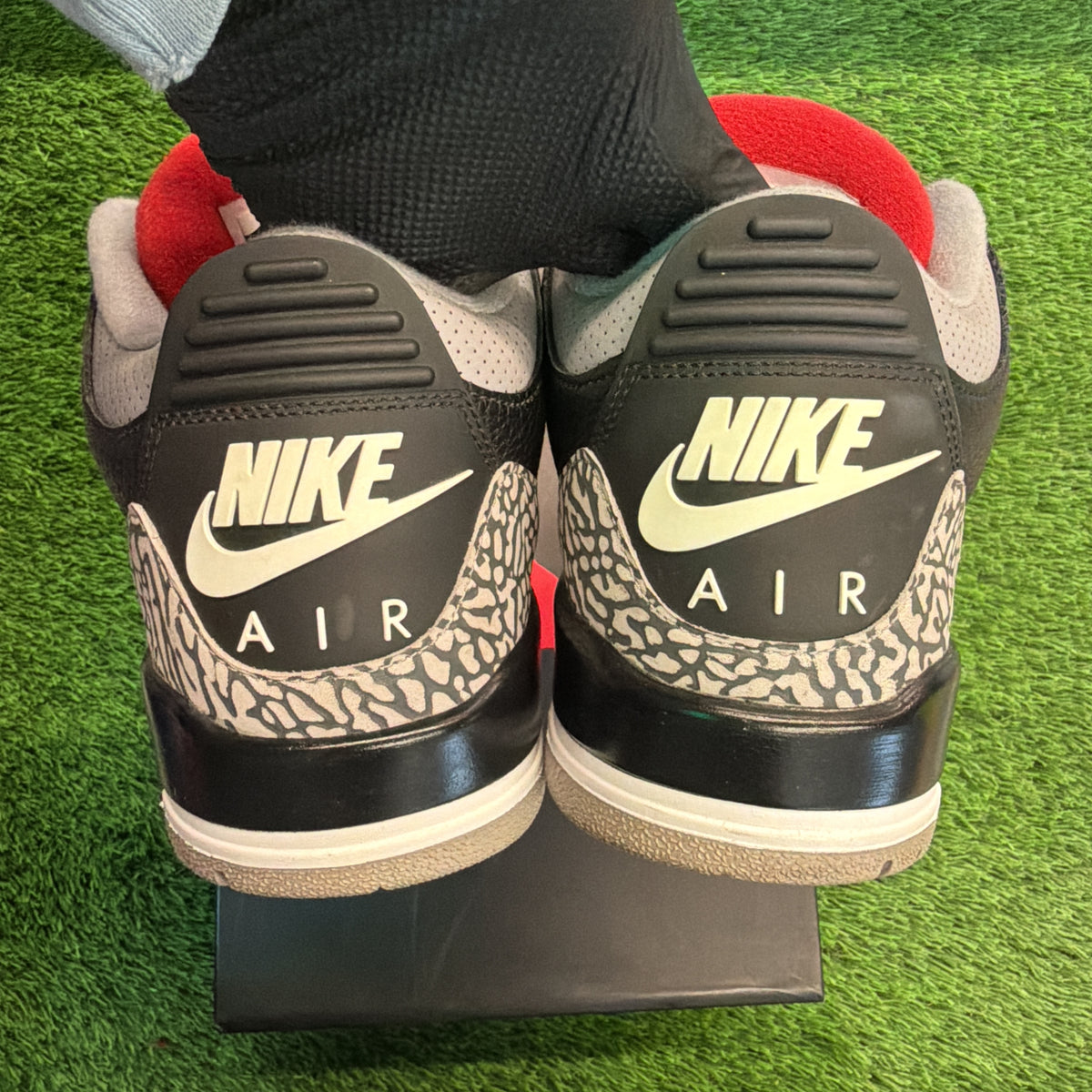 Air Jordan 3 Retro OG 'Black Cement' 2018 SIZE 10.5M/12W