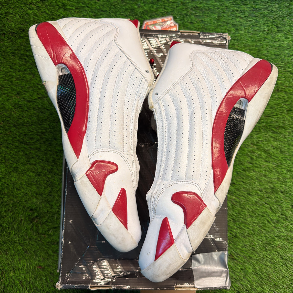 Air Jordan 14 Retro 'Candy Cane' 2012 SIZE 12M/13.5W