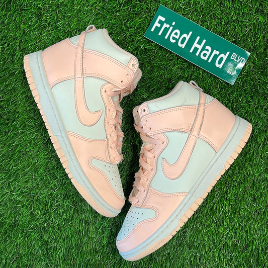 Wmns Dunk High 'Crimson Tint'